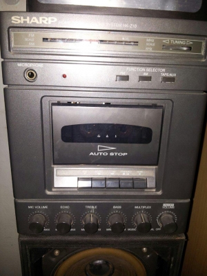 ขายเครื่องเสียง 2 ชุด ถูกๆ  yamaha 1 ชุด and shrp 1 ตู้ ชุดละ1500(เหมา2ชุด=2000บาท)