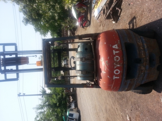 ขาย โฟรคลิฟ toyota เครื่องเบ็นซิล 2.5 ตัน เกียร์ออโต้ สภาพพร้อมใช้ครับ