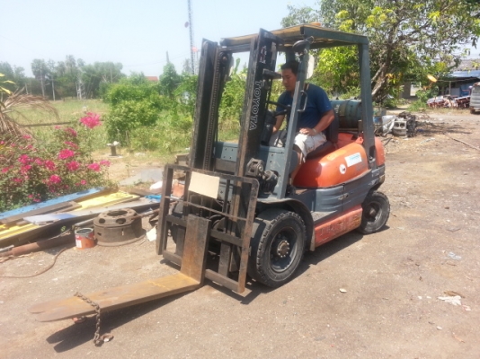 ขาย โฟรคลิฟ toyota เครื่องเบ็นซิล 2.5 ตัน เกียร์ออโต้ สภาพพร้อมใช้ครับ