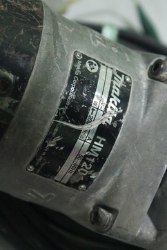 เครื่องสกัดคอนกรีตไฟฟ้ายี่ห้อ makita hm1201 สภาพดีพร้อมใช้งานครับ