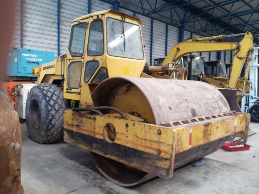 รถบด CA25D # 576581 : รถจอดอยู่ฟรีโซนบางพลี: โทร.กุ้ง:TOS:081-3062283