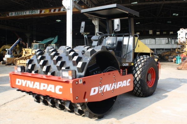 รถบดสั่นสะเทือนใหม่ DYNAPAC CA250