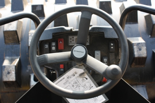 รถบดสั่นสะเทือนใหม่ DYNAPAC CA250