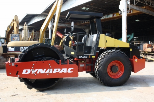 รถบดสั่นสะเทือนใหม่ DYNAPAC CA250