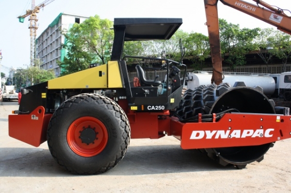 รถบดสั่นสะเทือนใหม่ DYNAPAC CA250