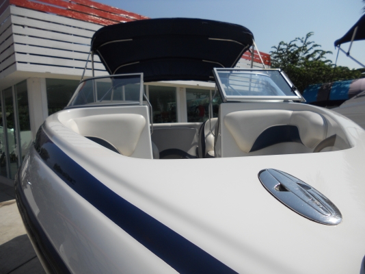 ขายเรือสปีดโบ๊ท Crownline 18 ฟุต ขายเรือสปีดโบ๊ท Crownline 18 ฟุต