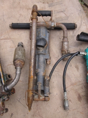 ขาย-เครื่องแย็กลม-เจาะปูน มาพร้อมดอก ของเก่านำเข้าจากญี่ปุ่น ตัวละ 10,000 บาท เหลือเพียงตัวกลาง ตัวสุดท้าย ขาย-เครื่องแย็กลม-เจาะปูน มาพร้อมดอก ของเก่านำเข้าจากญี่ปุ่น ตัวละ 10,000 บาท เหลือเพียงตัวกลาง ตัวสุดท้าย