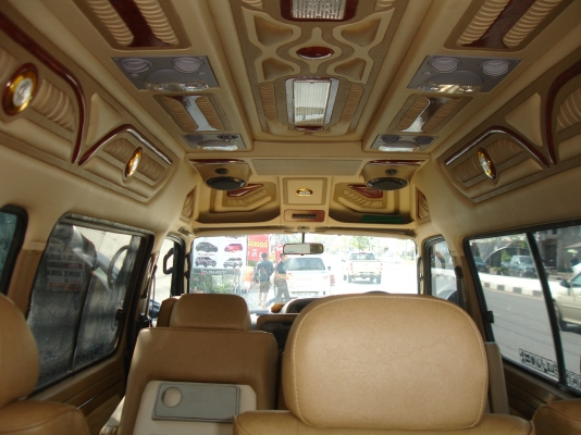 ขายรถตู้หัวจรวดหลังคาสูง แต่งVIP