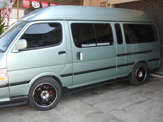 ขายรถตู้หัวจรวดหลังคาสูง แต่งVIP