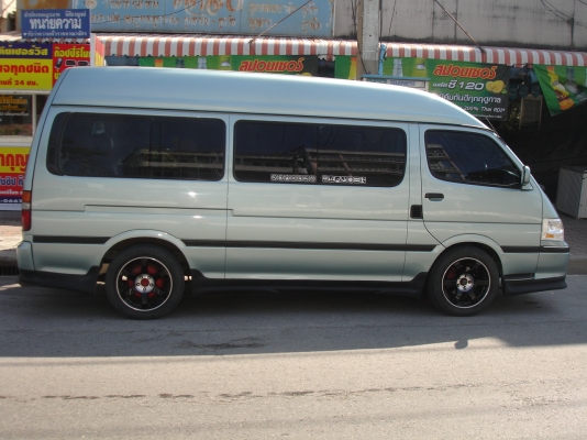 ขายรถตู้หัวจรวดหลังคาสูง แต่งVIP