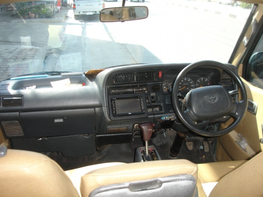 ขายรถตู้หัวจรวดหลังคาสูง แต่งVIP