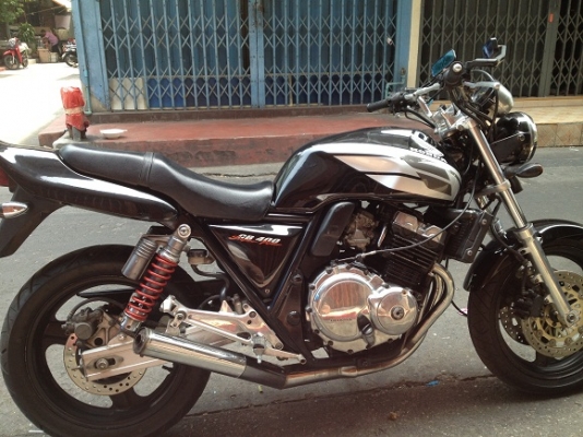 CB400 Y95 สพม. 69,000 อยากผ่อนอยากมีทะเบียน โทรสอบถามได้ครับ ยังอยู่นะครับ