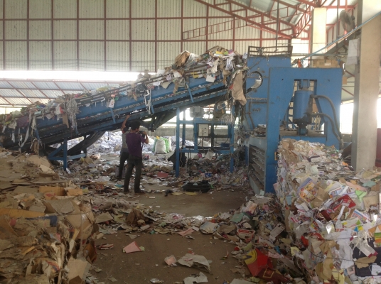 ขายเครื่องอัดกระดาษ แนวนอนพร้อมสายพานลำเลียงใช้งานได้เลย