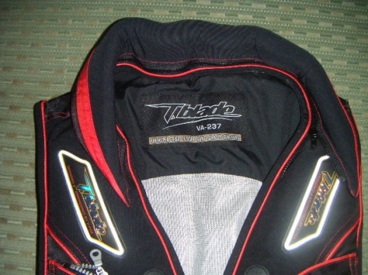 เสื้อชูชีพ VFOX. TBLADE สีแดง. มีแค่ 2 ตัว