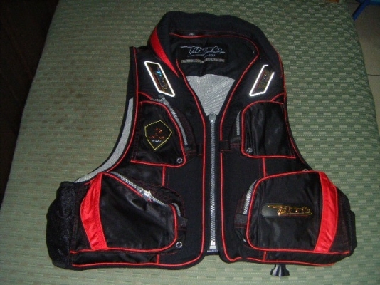 เสื้อชูชีพ VFOX. TBLADE สีแดง. มีแค่ 2 ตัว