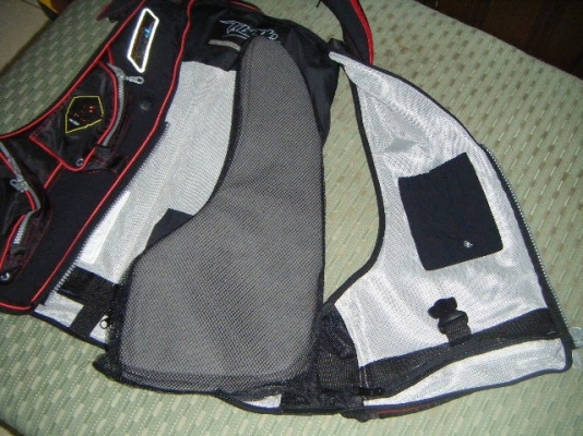 เสื้อชูชีพ VFOX. TBLADE สีแดง. มีแค่ 2 ตัว