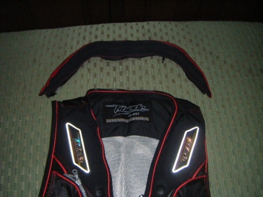 เสื้อชูชีพ VFOX. TBLADE สีแดง. มีแค่ 2 ตัว