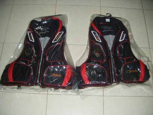 เสื้อชูชีพ VFOX. TBLADE สีแดง. มีแค่ 2 ตัว