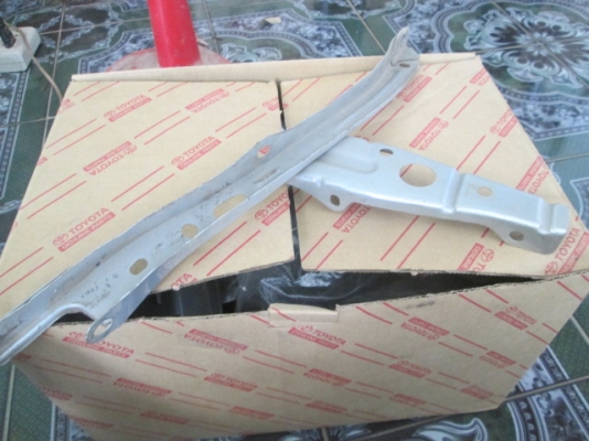 ขาย เหล็กยึดกันชนหน้าตัวกลางหน้าแผงแอร์ TOYOTA VIGO