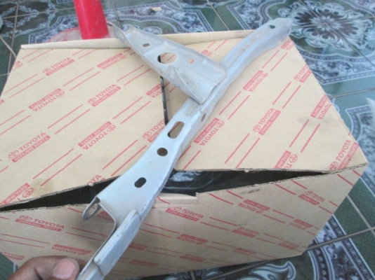 ขาย เหล็กยึดกันชนหน้าตัวกลางหน้าแผงแอร์ TOYOTA VIGO