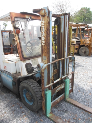 โฟคคลิฟ NISSAN 2.5 ตัน เสาสูง 3 เมตร ดีเซล นอกแท้ๆ โฟคคลิฟ NISSAN 2.5 ตัน เสาสูง 3 เมตร ดีเซล นอกแท้ๆ