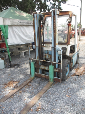 โฟคคลิฟ NISSAN 2.5 ตัน เสาสูง 3 เมตร ดีเซล นอกแท้ๆ