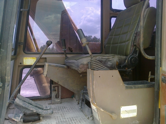 ขายCAT E110B รถนอกใช้น้อย รถสวย สภาพคงเดิม ขายCAT E110B รถนอกใช้น้อย รถสวย สภาพคงเดิม