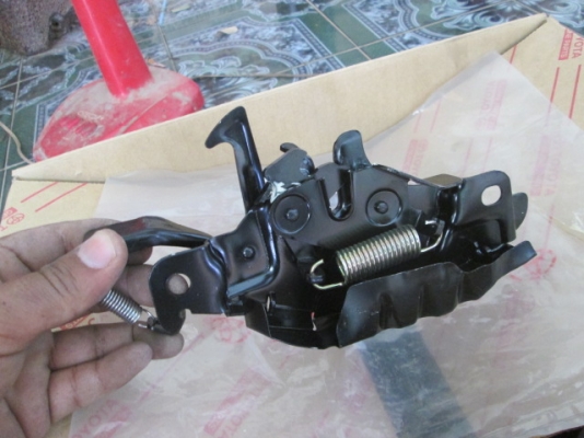 ขาย กลอนล๊อคฝากระโปรง TOYOTA tiger ขาย กลอนล๊อคฝากระโปรง TOYOTA tiger