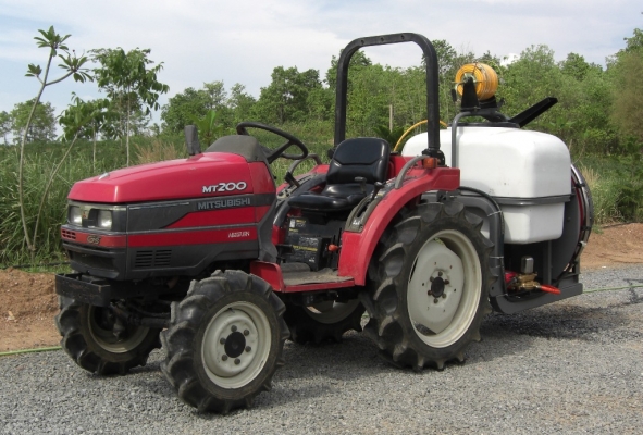 ขายรถไถรุ่นใหม่ มิตซูบิชิ 20 แรงม้า 4WD + ชุดเครื่องพ่นสารเคมีต่อพ่วงรถไถ พลังลม แอร์บาส ขายรถไถรุ่นใหม่ มิตซูบิชิ 20 แรงม้า 4WD + ชุดเครื่องพ่นสารเคมีต่อพ่วงรถไถ พลังลม แอร์บาส
