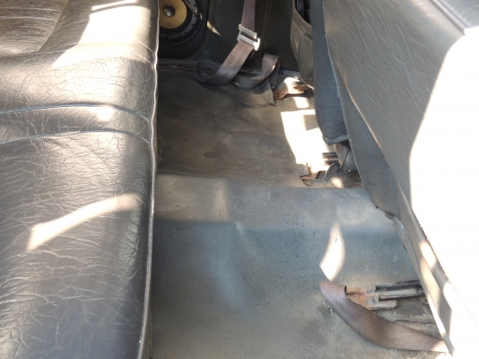 nissan BIGM 4ประตู แต่งแนวๆ