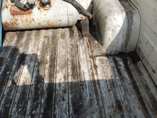 nissan BIGM 4ประตู แต่งแนวๆ