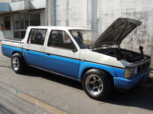 nissan BIGM 4ประตู แต่งแนวๆ