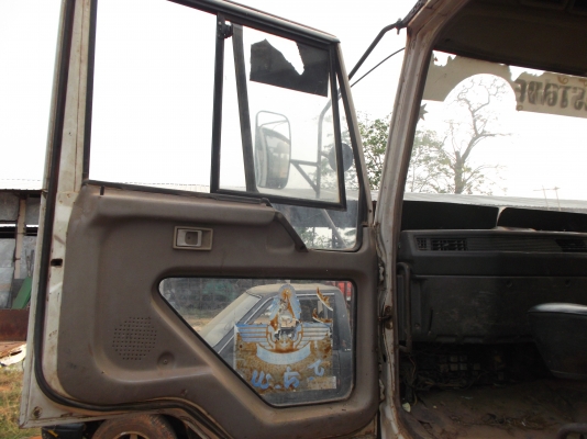 ขายด่วนรถสิบล้อหลงโบสองเพลาเรั้มเครือง6D16โบ220แรงม้า