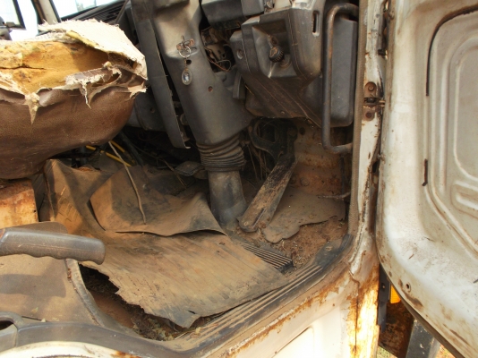 ขายด่วนรถสิบล้อหลงโบสองเพลาเรั้มเครือง6D16โบ220แรงม้า