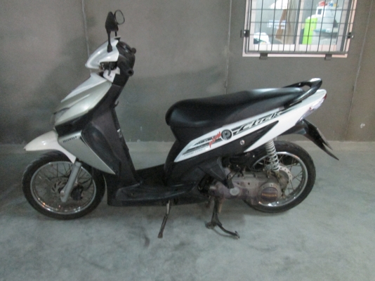 ขาย Honda CLICK PLAY สีขาวทะเบียนพร้อมโอน ราคาโดนๆ