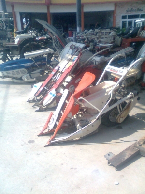 ขายรถเกี่ยวข้าว เดินตามเกี่ยวพร้อมมัดเรียบร้อย