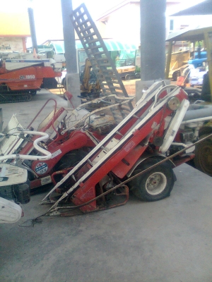 ขายรถเกี่ยวข้าว เดินตามเกี่ยวพร้อมมัดเรียบร้อย