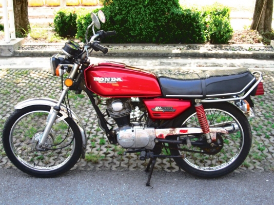 ร้อนเงินแล้วขายด่วน/แลกทุกแนว..Honda GL-100 (5เกียร์)ทบ.โอน สวยเดิมครบสมบูรณ์ สภาพประกวดครับ