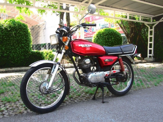 ร้อนเงินแล้วขายด่วน/แลกทุกแนว..Honda GL-100 (5เกียร์)ทบ.โอน สวยเดิมครบสมบูรณ์ สภาพประกวดครับ