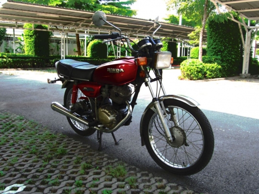 ร้อนเงินแล้วขายด่วน/แลกทุกแนว..Honda GL-100 (5เกียร์)ทบ.โอน สวยเดิมครบสมบูรณ์ สภาพประกวดครับ