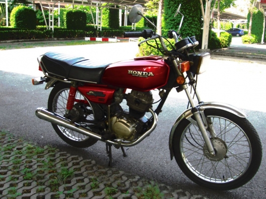 ร้อนเงินแล้วขายด่วน/แลกทุกแนว..Honda GL-100 (5เกียร์)ทบ.โอน สวยเดิมครบสมบูรณ์ สภาพประกวดครับ