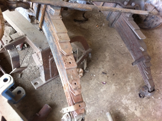 ขายแหนบรถบรรทุก 6 ล้อ สภาพสวยมากๆ 4 ตับ พร้อมใช้งาน ราคาต่อรองได้