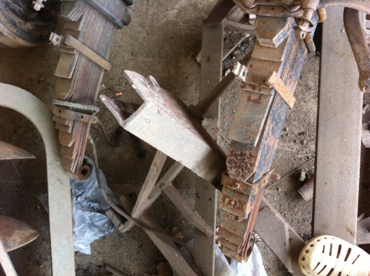 ขายแหนบรถบรรทุก 6 ล้อ สภาพสวยมากๆ 4 ตับ พร้อมใช้งาน ราคาต่อรองได้