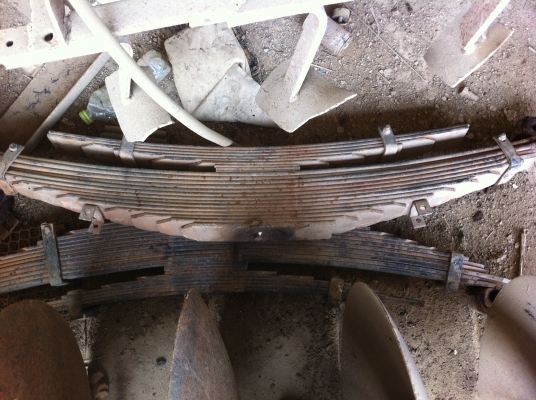 ขายแหนบรถบรรทุก 6 ล้อ สภาพสวยมากๆ 4 ตับ พร้อมใช้งาน ราคาต่อรองได้