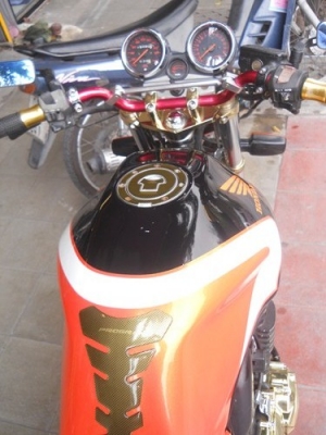 Re: ขายHONDA CB400 sfปี98สภาพตามรูปเลยจร้าลดราคาไปเลยเหลือ80000