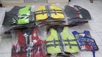 ขายเสื้อชูชีพของใหม่ สวยๆๆใส่เข้ารูปลอยน้ำดี