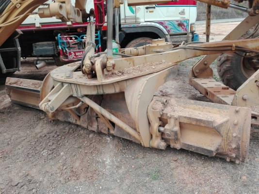 รถเกรด 12 H ใบมีด 14 ฟุต 145 แรงม้าราคา 2,000,000 รถกทม.