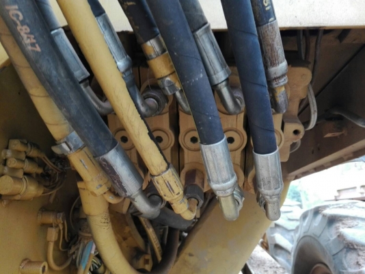 รถเกรด 12 H ใบมีด 14 ฟุต 145 แรงม้าราคา 2,000,000 รถกทม.