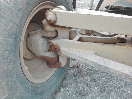 รถเกรด 12 H ใบมีด 14 ฟุต 145 แรงม้าราคา 2,000,000 รถกทม.