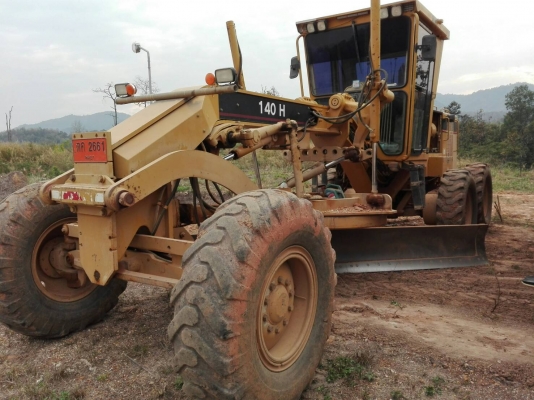 รถเกรด 12 H ใบมีด 14 ฟุต 145 แรงม้าราคา 2,000,000 รถกทม.